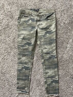 Express Women's Skinny Jeans in Camouflage Green